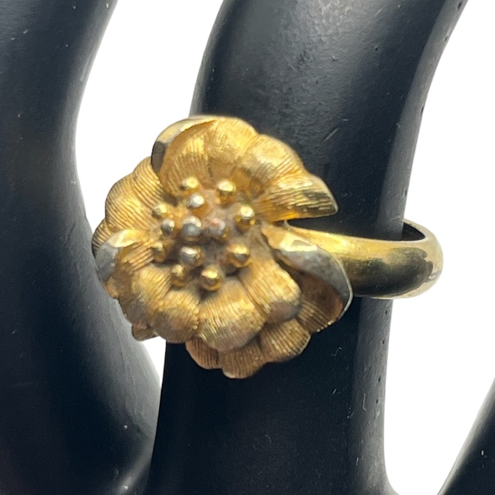 Crown Trifari vintage gold tone flower ring size 6.5